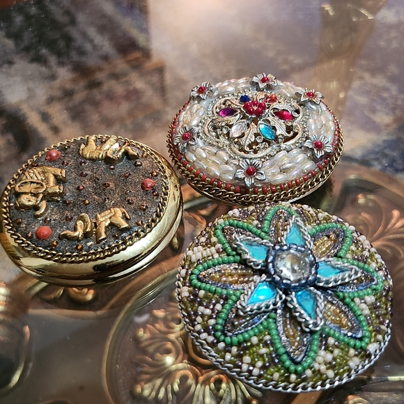 Rhinestone Compacts - Picture 2 of 6